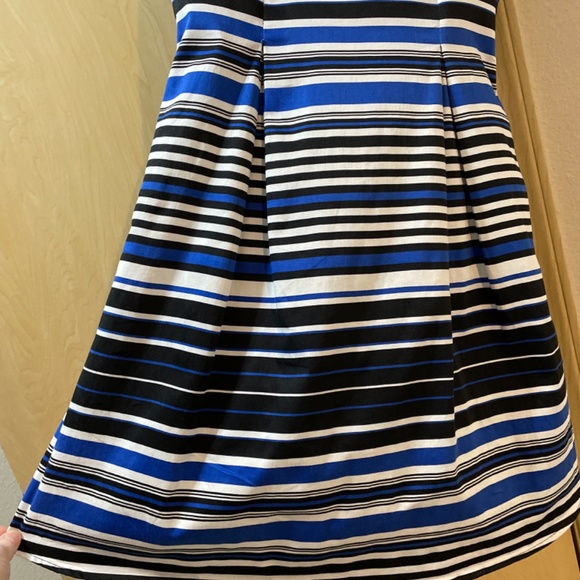 Women Size 10 Pretty Figure Flattering Design Dress Striped Sleeveless Spring - Picture 3 of 6